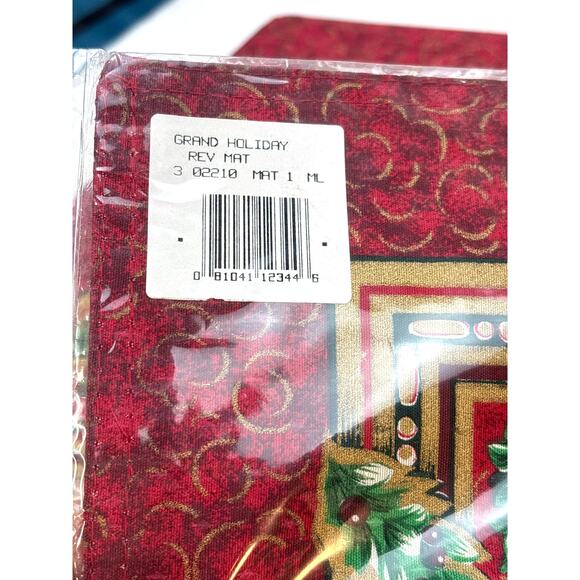 Vintage ‘Grand Holiday’ Fabric Placemats Set of 7 Holiday Manor Made in Taiwan - Picture 6 of 7